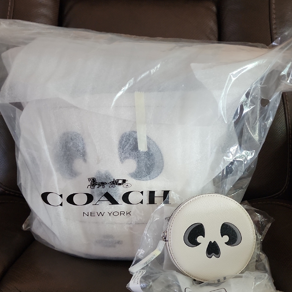 Coach Skull Set N.W.T..
